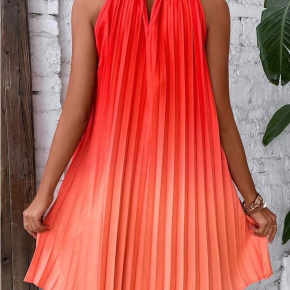 ♥️🤍💙Beautiful Pleated Ombre Dress NEW - Picture 3 of 4